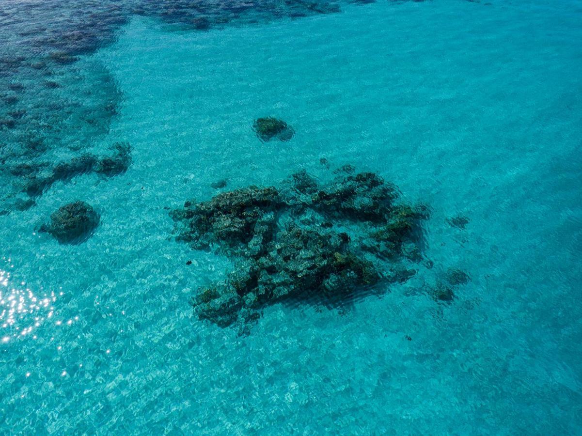 One The Island Hotel Naifaru Екстериор снимка